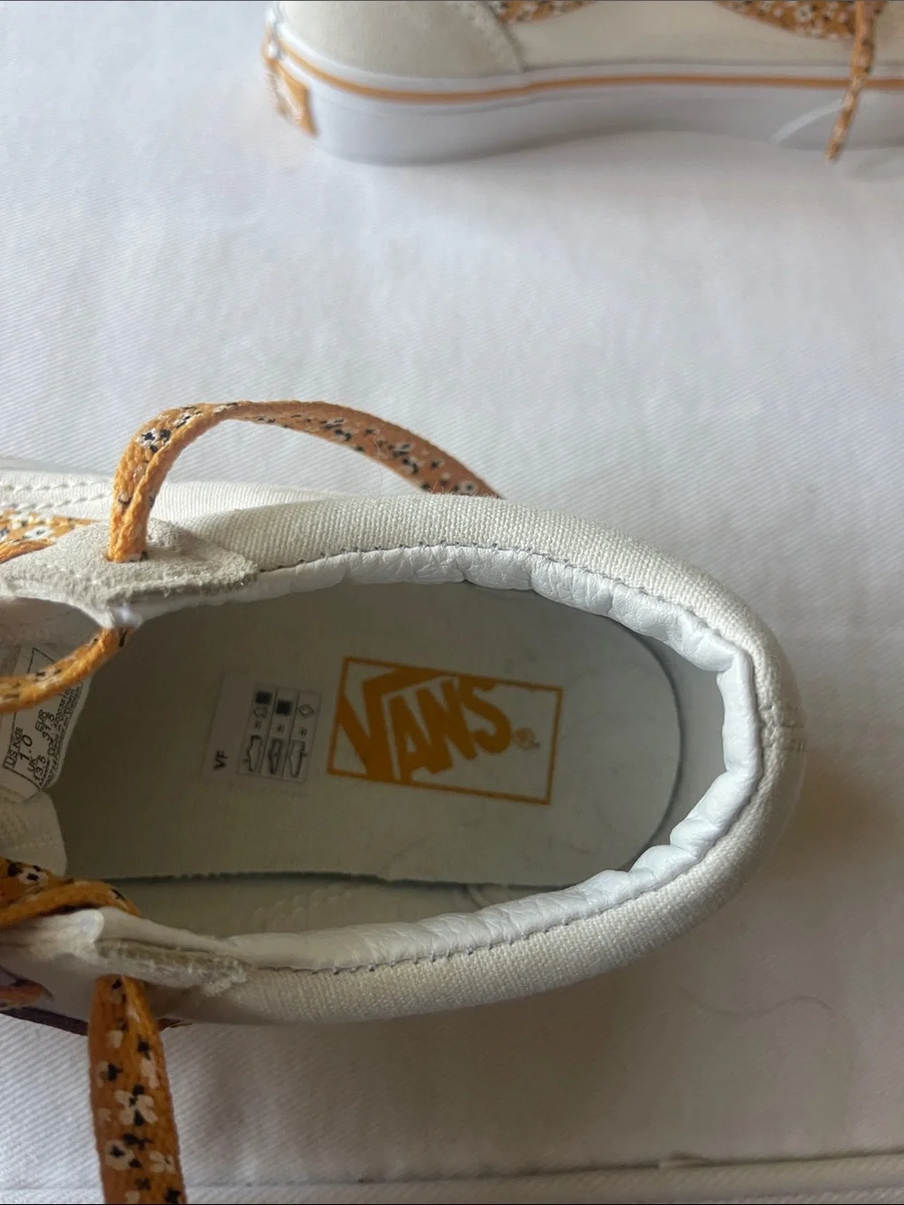 NWOT VANS Girls Size 1 Cream Kids Sneakers with Yellow Floral Laces - Picture 7 of 11
